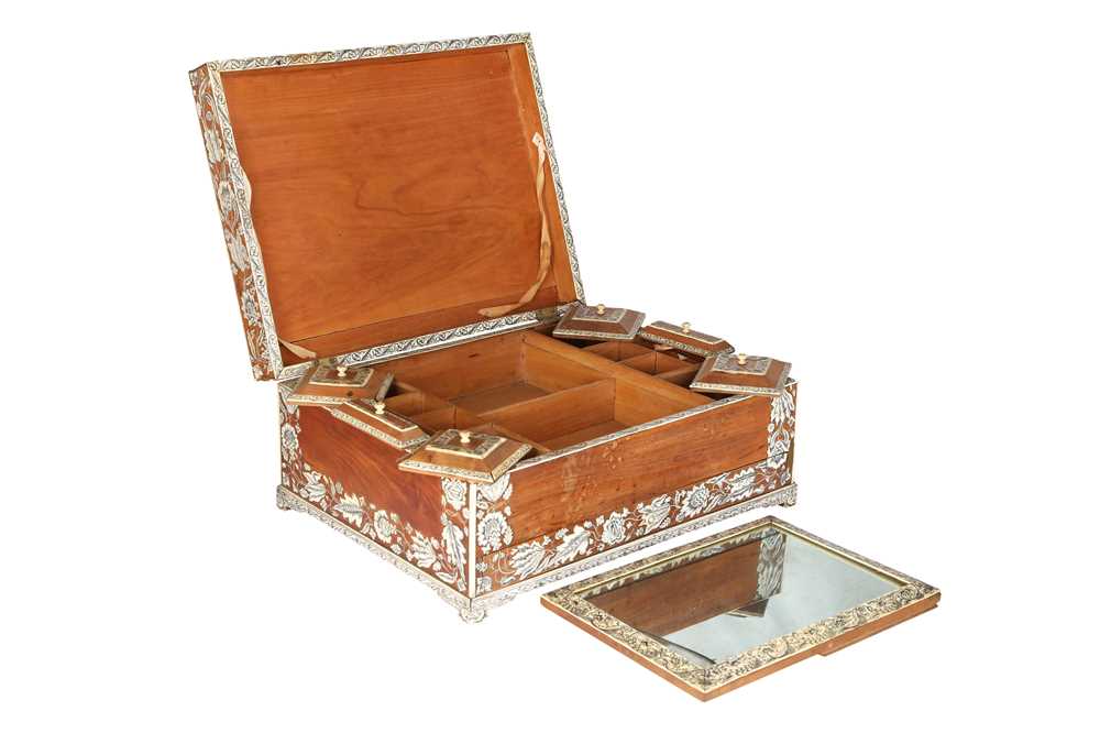 λ A LARGE ANGLO-INDIAN ROSEWOOD AND IVORY-INLAID DRESSING BOX WITH STAND Vizagapatam, Andhra Pradesh - Image 5 of 6