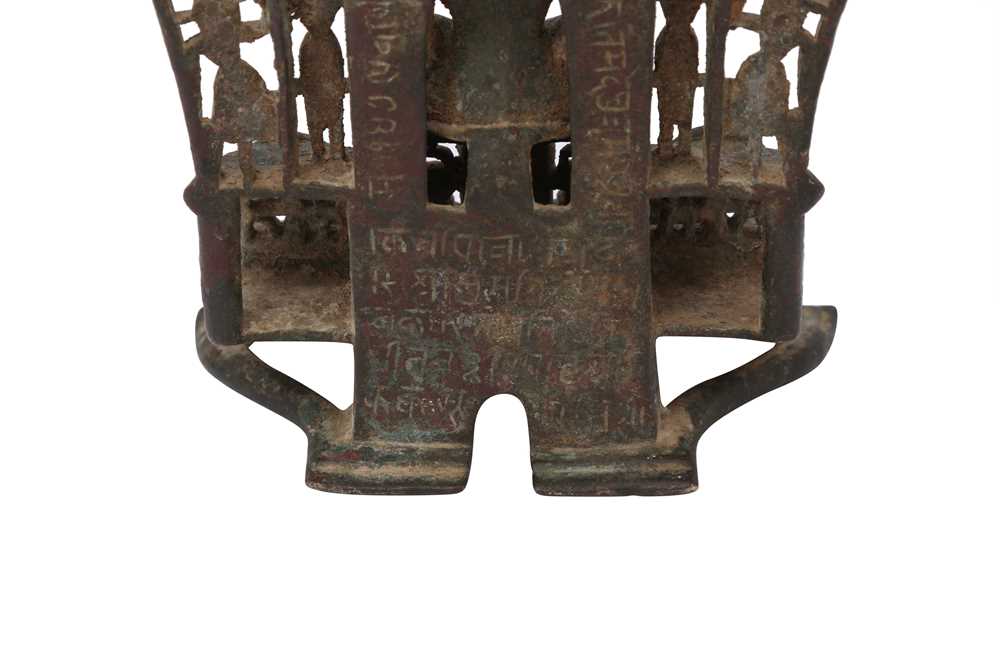 A SILVER AND BRASS-INLAID BRONZE JAIN ALTAR PIECE Possibly Gujarat, North-West India, 15th - 16th ce - Image 6 of 7