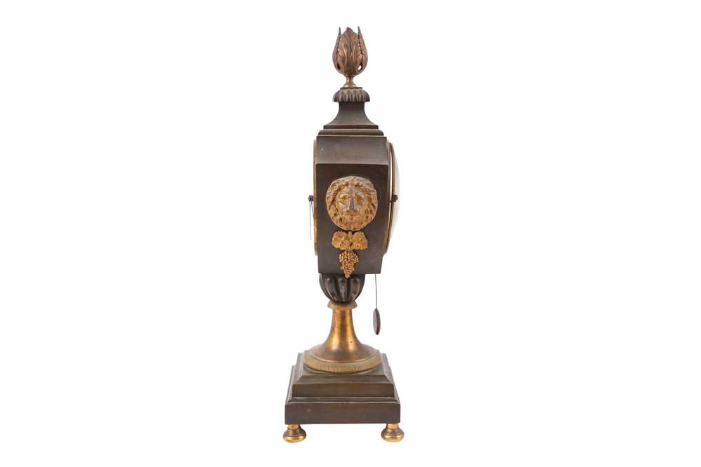 A FRENCH NEOCLASSICAL URN SHAPED BRONZE AND PARCEL GILT MANTEL CLOCK, 19TH CENTURY - Image 6 of 6