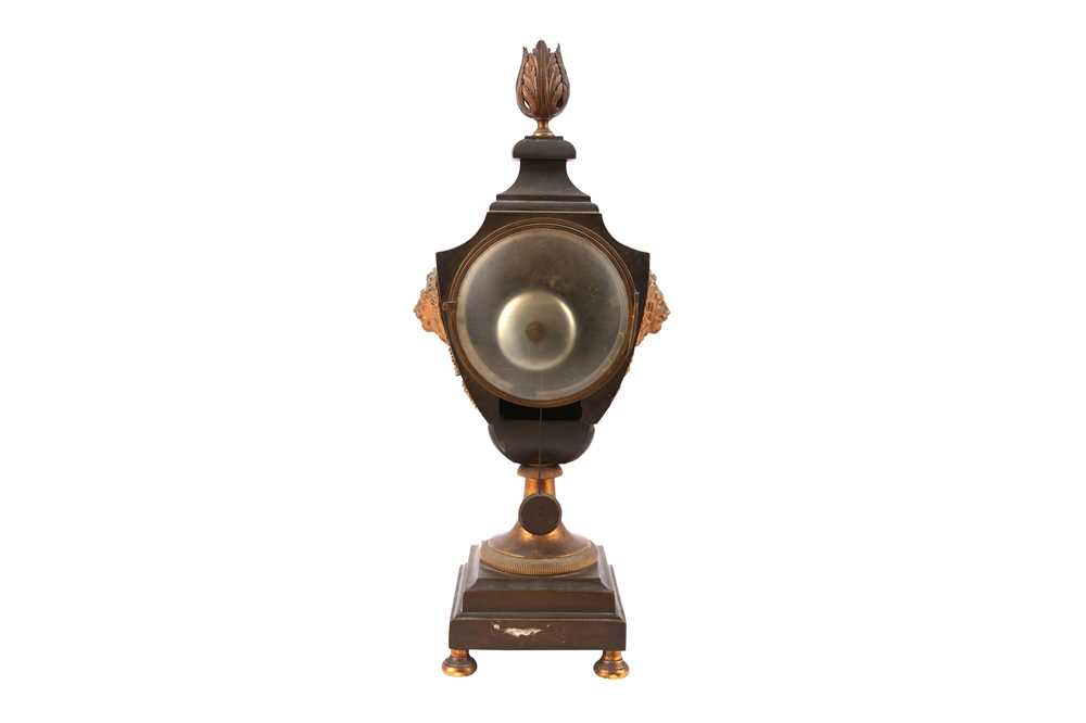 A FRENCH NEOCLASSICAL URN SHAPED BRONZE AND PARCEL GILT MANTEL CLOCK, 19TH CENTURY - Image 3 of 6