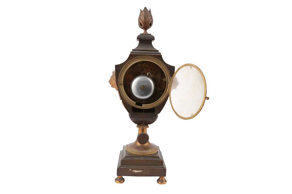 A FRENCH NEOCLASSICAL URN SHAPED BRONZE AND PARCEL GILT MANTEL CLOCK, 19TH CENTURY - Image 4 of 6