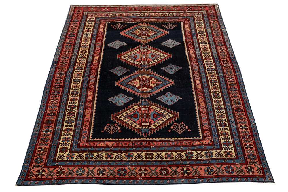 A FINE EAST CAUCASIAN RUG - Image 2 of 7