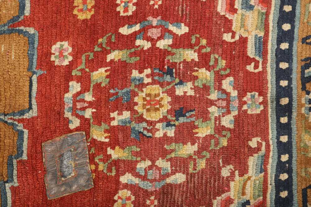 AN ANTIQUE TIBETAN SADDLE COVER - Image 3 of 4