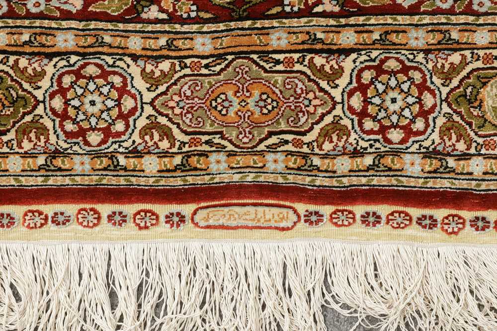 AN EXTREMELY FINE SILK HEREKE PRAYER RUG, TURKEY - Image 6 of 8