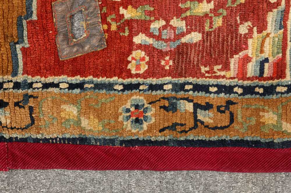 AN ANTIQUE TIBETAN SADDLE COVER - Image 4 of 4