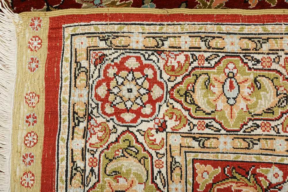 AN EXTREMELY FINE SILK HEREKE PRAYER RUG, TURKEY - Image 8 of 8