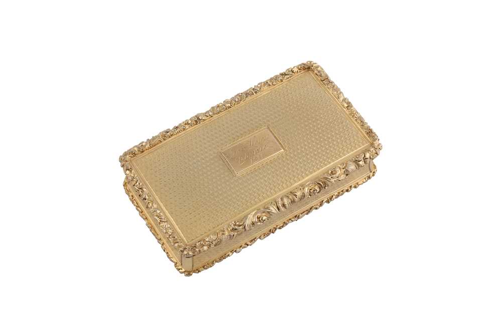 A William IV sterling silver gilt snuff box, Birmingham 1831 by Nathaniel Mills - Image 2 of 3