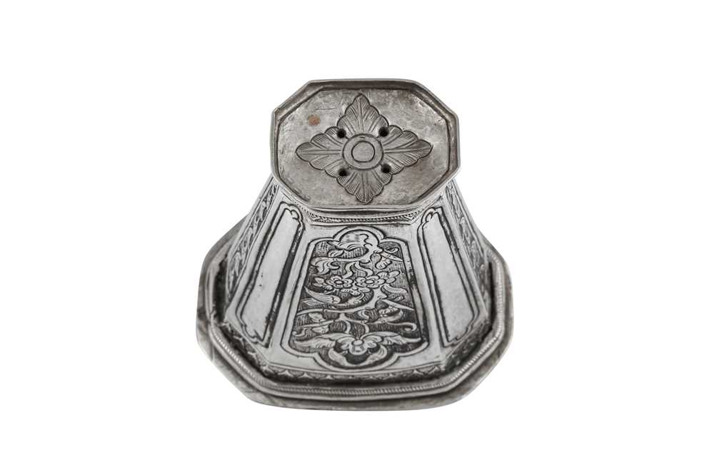 An early 20th century Siamese (Thai) unmarked silver betel leaf holder, probably Central Thailand ci - Image 2 of 2