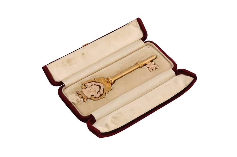 A cased Edwardian 9 carat gold presentation key, Birmingham 1902 by Marples and Beasley