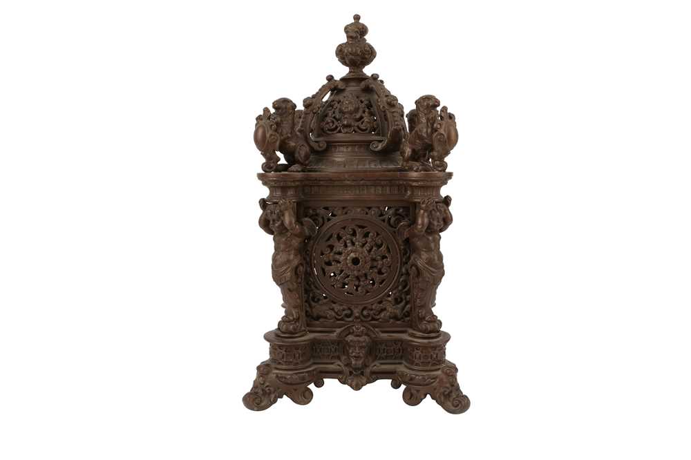 AN ORNATE FRENCH BRONZE TABLE CLOCK - Image 2 of 7