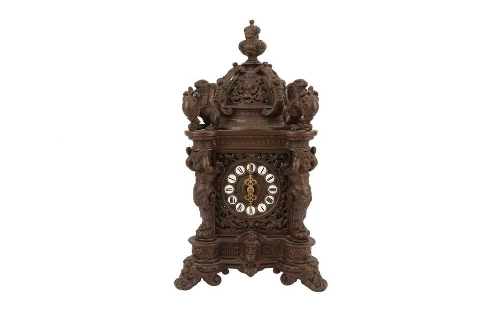 AN ORNATE FRENCH BRONZE TABLE CLOCK
