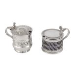 A GEORGE V STERLING SILVER MUSTARD POT, LONDON 1913 BY ADIE BROTHERS