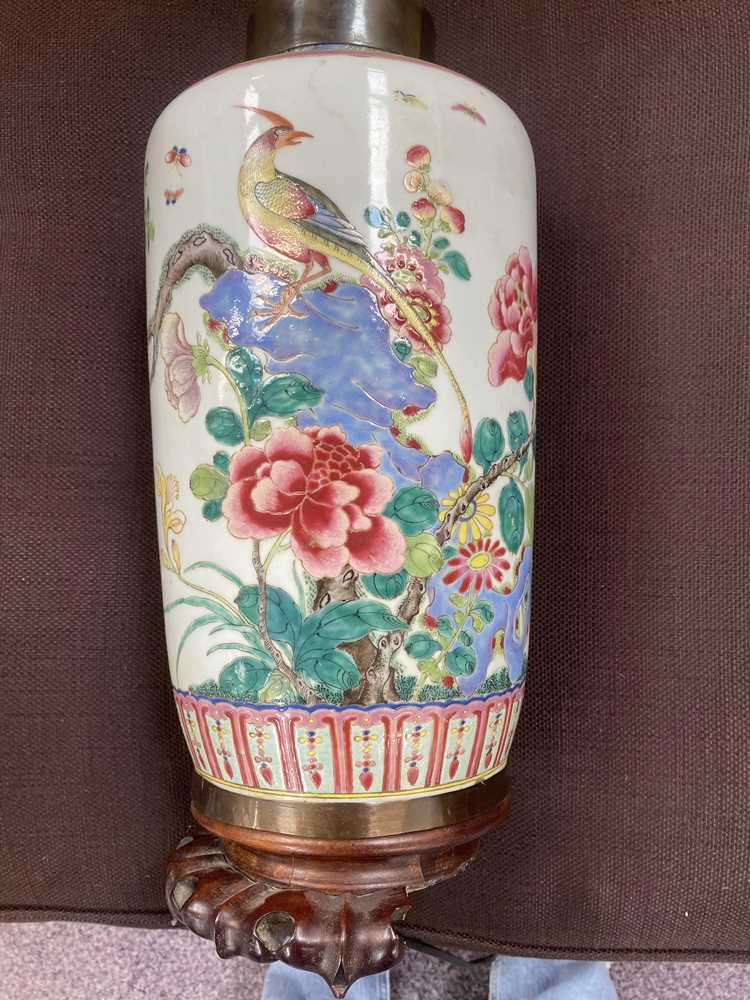 A PAIR OF 19TH CENTURY CHINESE PORCELAIN TABLE LAMPS - Image 8 of 15