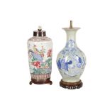 A PAIR OF 19TH CENTURY CHINESE PORCELAIN TABLE LAMPS