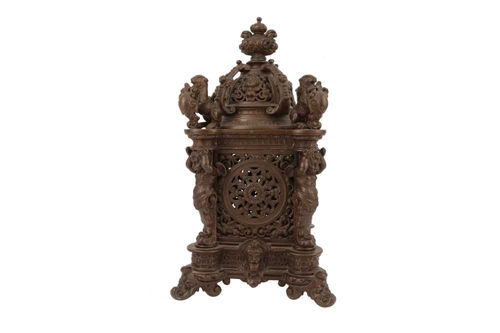 AN ORNATE FRENCH BRONZE TABLE CLOCK - Image 3 of 7