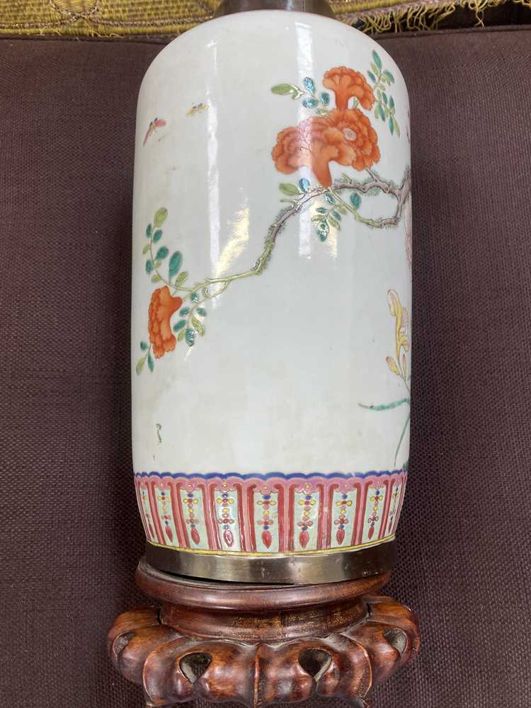 A PAIR OF 19TH CENTURY CHINESE PORCELAIN TABLE LAMPS - Image 11 of 15