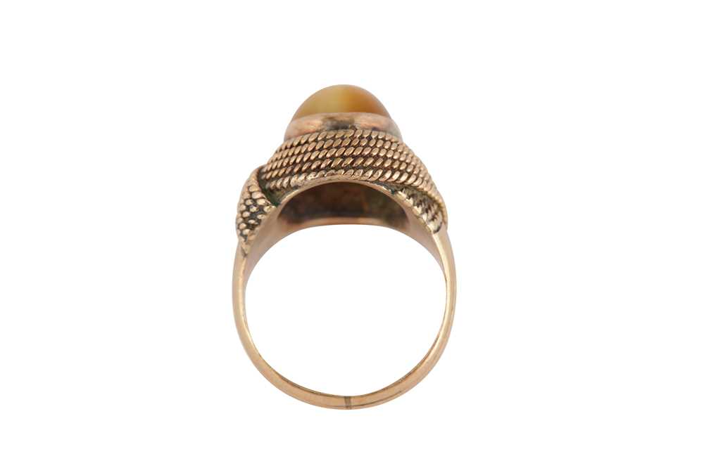 A TIGER'S EYE RING - Image 3 of 3