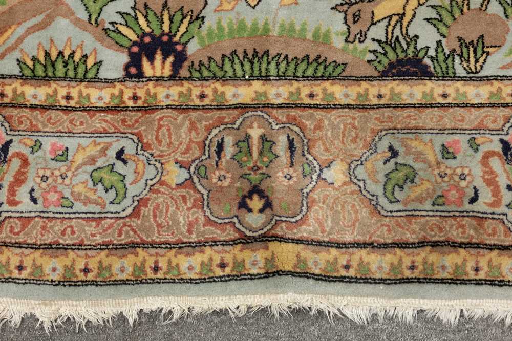 A FINE INDIAN RUG - Bild 6 aus 8