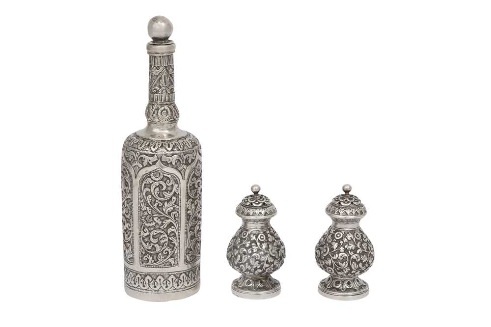 AN INDIAN SILVER TWO-PIECE CRUET SET AND A SCENT BOTTLE Kutch, Gujarat, West India, late 19th centur - Bild 2 aus 3