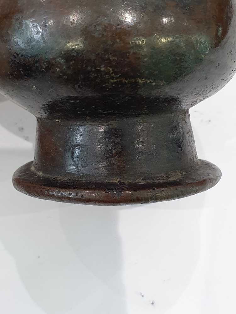 A PAIR OF CHINESE BRONZE VASES AND A BRONZE MIRROR. - Image 7 of 13