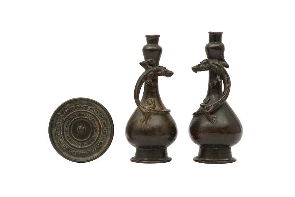A PAIR OF CHINESE BRONZE VASES AND A BRONZE MIRROR.