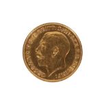 A GEORGE V 1914 GOLD HALF SOVEREIGN COIN