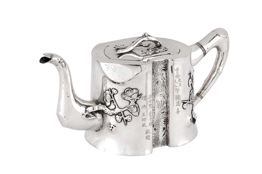 A good early 20th century Chinese Export silver three-piece tea service, Canton circa 1900 by Yu Dec - Image 3 of 14