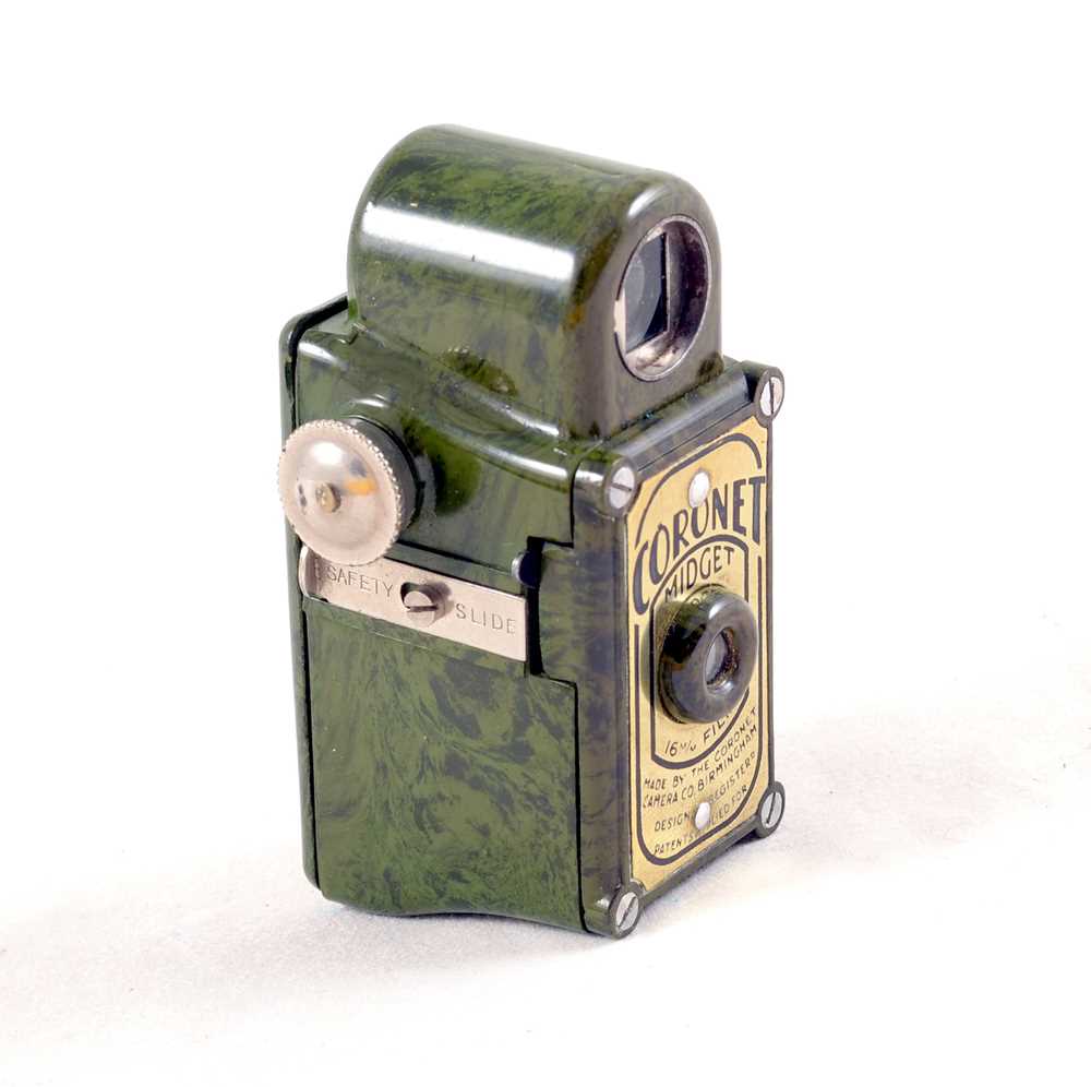 Mottled Green Coronet Midget Sub Miniature Camera. - Image 2 of 3