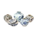 FOUR CHINESE BLUE AND WHITE JARLETS AND A COSMETIC BOX AND COVER