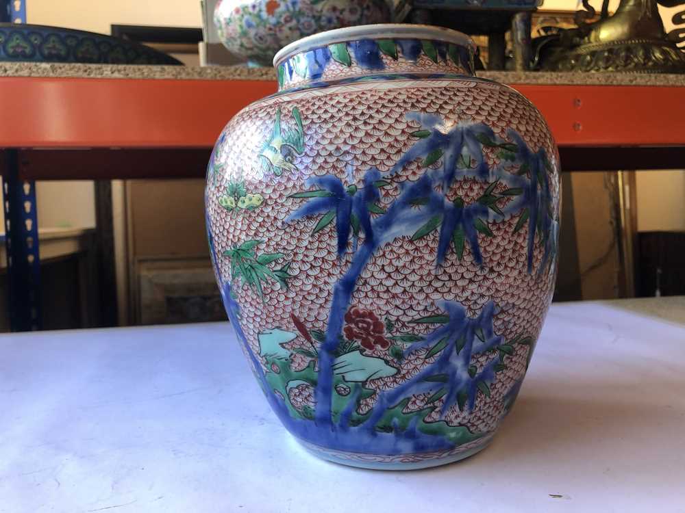 A CHINESE WUCAI 'BIRDS' JAR - Image 12 of 15