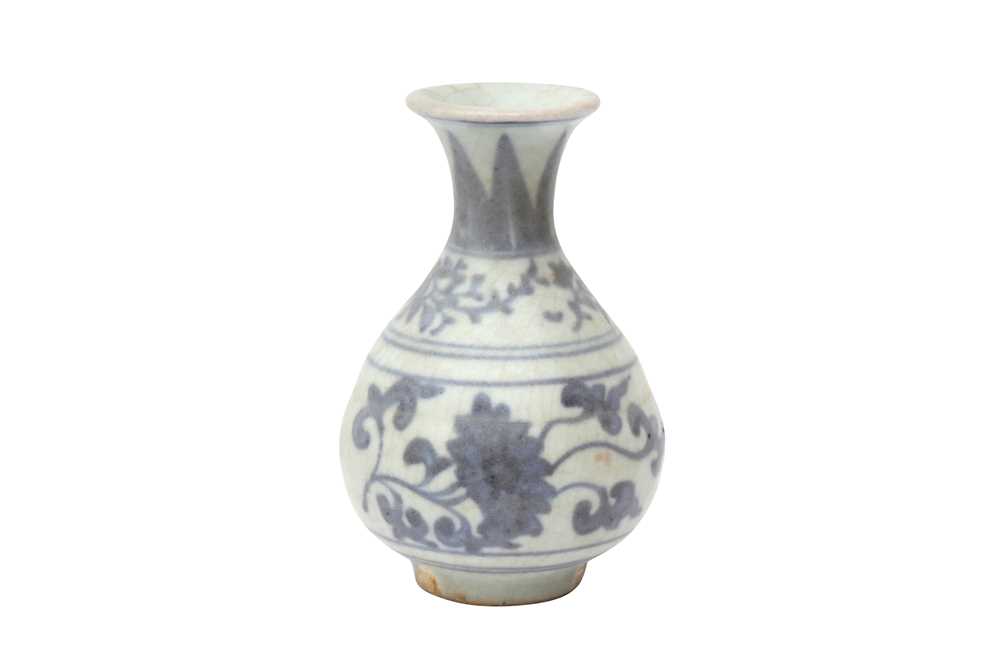 A CHINESE BLUE AND WHITE 'SHIPWRECK' VASE, YUHUCHUNPING
