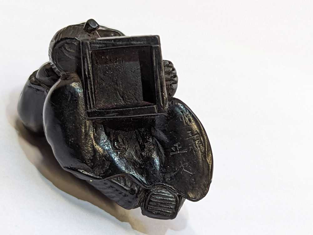 A JAPANESE EBONY NETSUKE OF A DAIKOKU AS A RAT-CATCHER SIGNED KAIGYOKUSAI MASATSUGU - Image 7 of 9