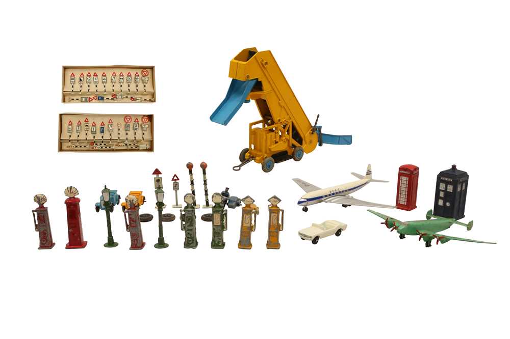 DINKY TOYS: A GROUP OF ASSORTED VEICHLES, SIGNS AND RAILWAY ITEMS