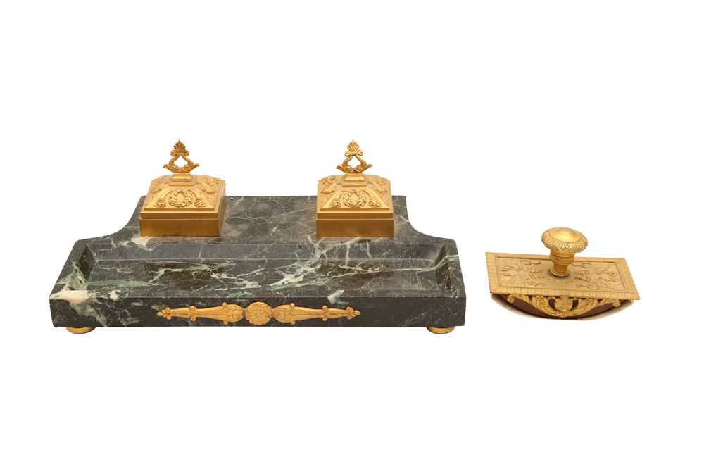 A FRENCH GREEN MARBLE INKSTAND, LATE 19TH CENTURY