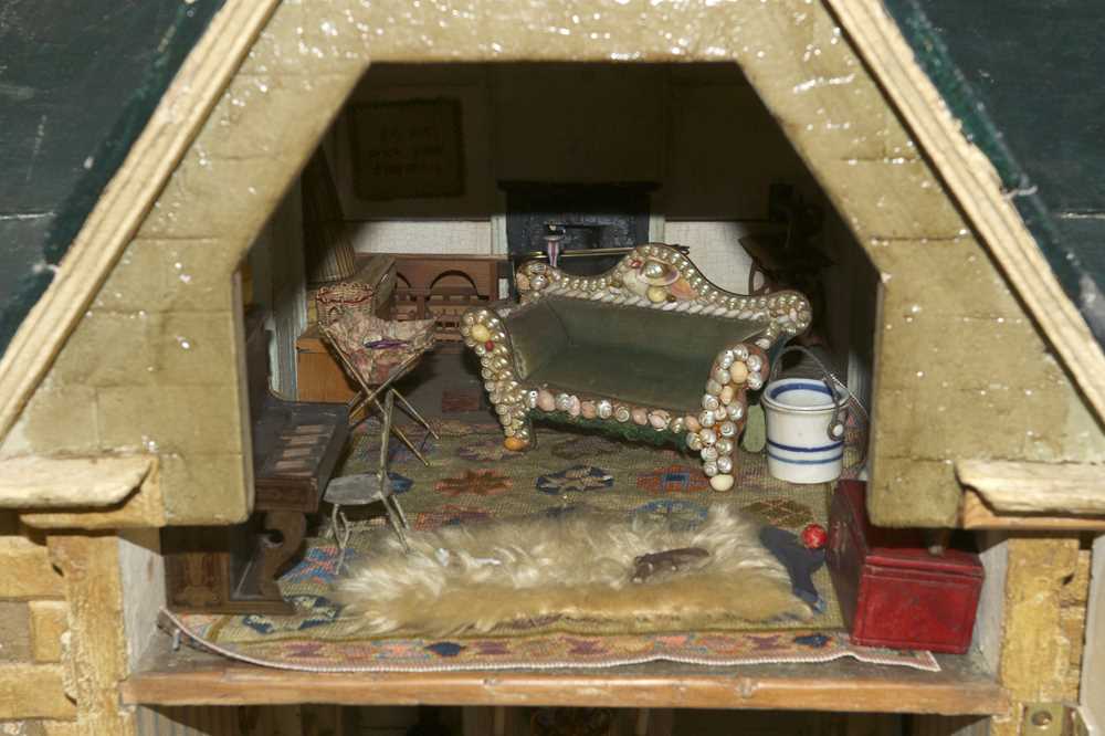 DOLLS HOUSE: FRENCH 'NORMANDY' STYLE HOUSE - Image 3 of 12