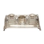 A VICTORIAN STERLING SILVER INKSTAND, LONDON 1898, BY HUNT & ROSKELL LTD