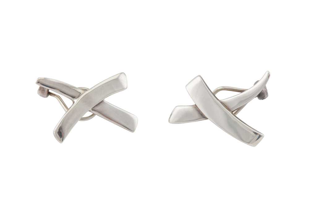 A PAIR OF SILVER EARRINGS BY PALOMA PICASSO FOR TIFFANY & CO. - Image 2 of 3