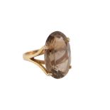 A SMOKEY QUARTZ RING