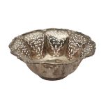 AN EARLY 20TH CENTURY AMERICAN STERLING SILVER FRUIT BOWL, NEW YORK CIRCA 1920 BY BLACK, STARR AND F