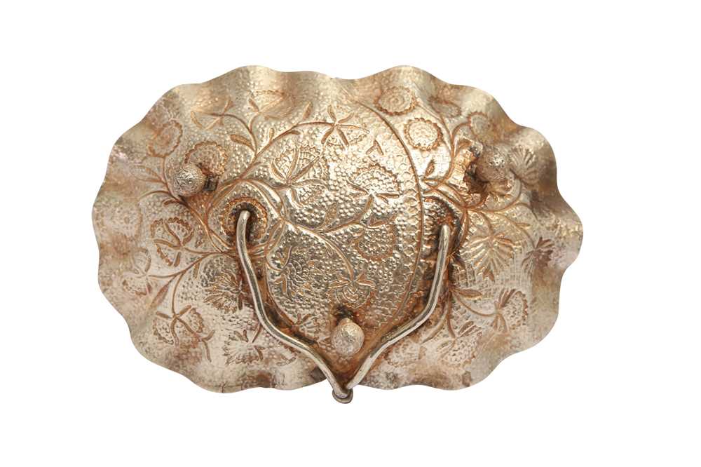 A LATE 19TH / EARLY 20TH CENTURY ANGLO – INDIAN UNMARKED SILVER DISH, KASHMIR CIRCA 1900 - Image 2 of 2