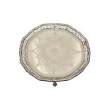 AN EDWARDIAN STERLING SILVER SMALL SALVER, LONDON 1905 BY JACKSON AND FULLERTON