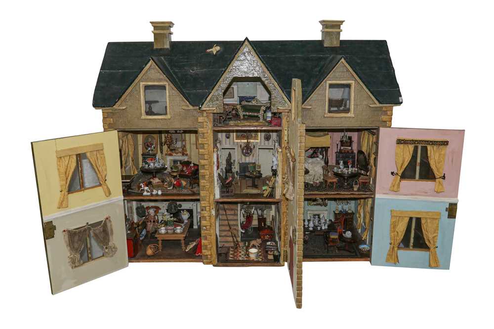 DOLLS HOUSE: FRENCH 'NORMANDY' STYLE HOUSE - Image 2 of 12