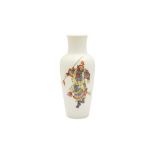 A CHINESE FAMILLE ROSE PORCELAIN VASE