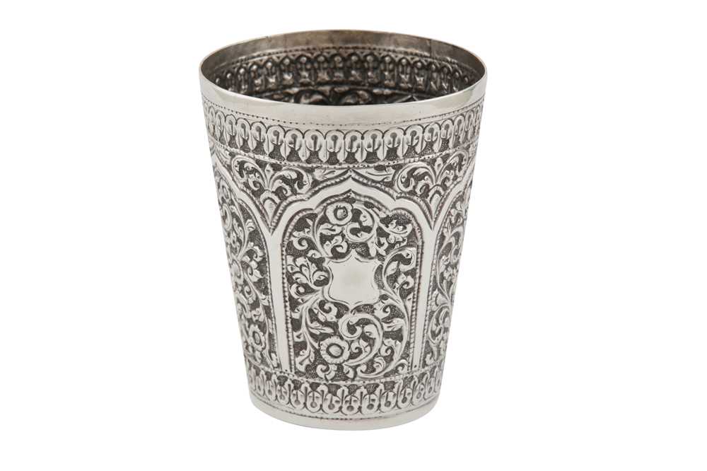 A LATE 19TH / EARLY 20TH CENTURY ANGLO - INDIAN SILVER BEAKER, POONA OR BOMBAY CIRCA 1900