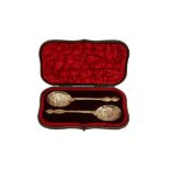 A CASED SET OF VICTORIAN STERLING SILVER GILT FRUIT SERVING SPOONS, LONDON 1897 BY ROBERT STEBBINGS