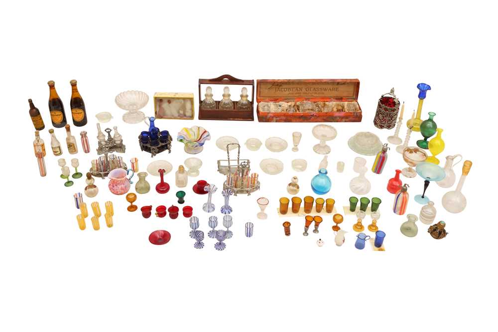 A COLLECTION OF DOLLS HOUSE GLASSWARES,