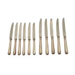 A PART SET OF ELIZABETH II STERLING SILVER HANDLED TABLE KNIVES AND SIDE KNIVES, SHEFFIELD 1968 BY T