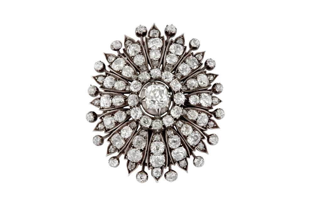 A diamond cluster pendant necklace, late 19th century - Image 3 of 9