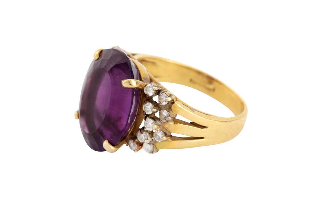 An amethyst and diamond ring - Image 5 of 5