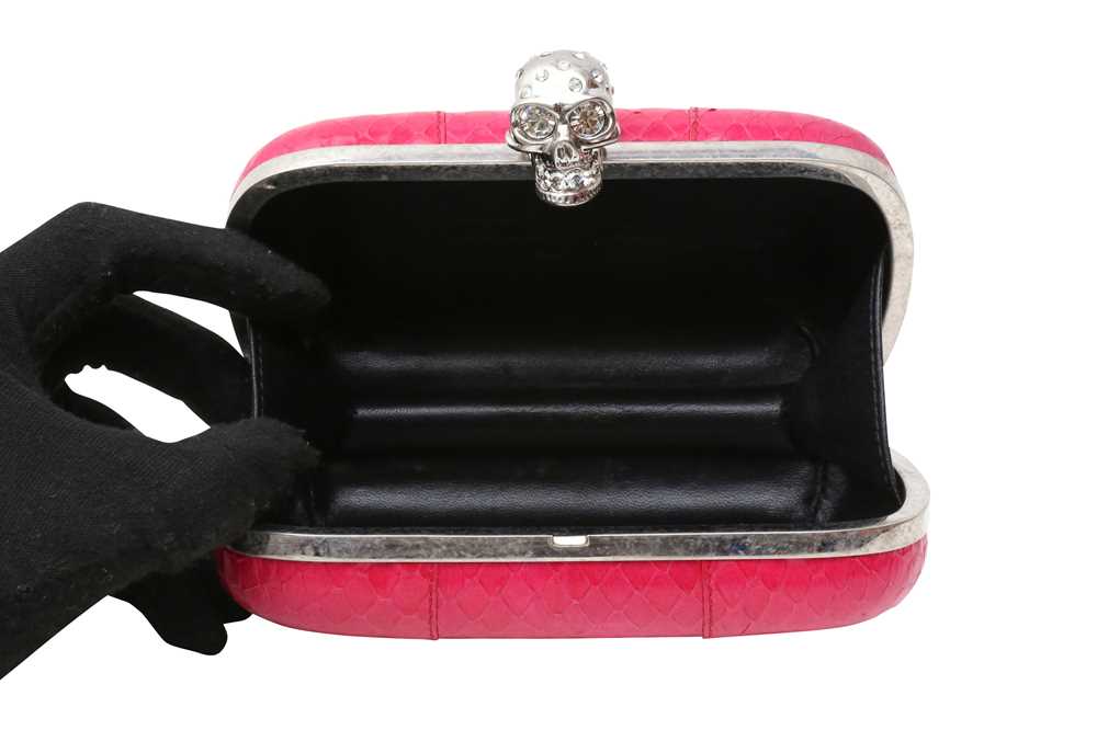 λ Alexander McQueen Pink Python Skull Clutch - Image 4 of 4